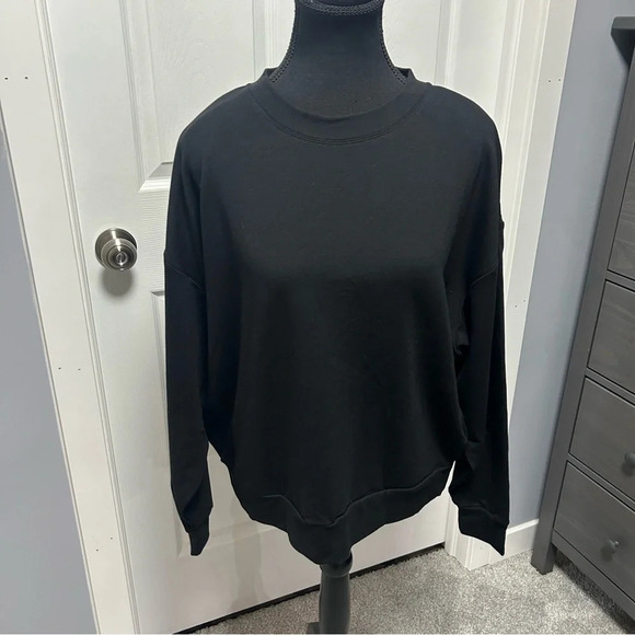 Smash + Tess Hang Out Crew - Picture 4 of 9